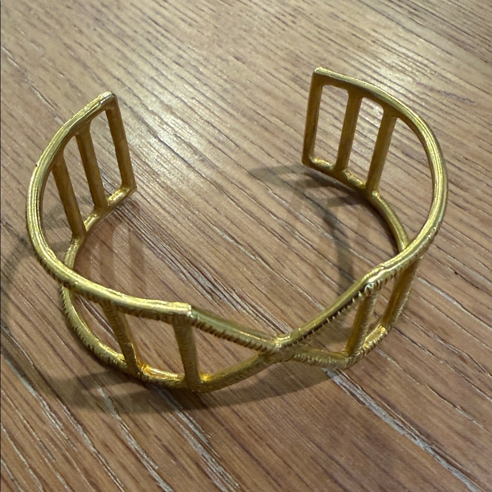 Emblem Cuff - Picture 9 of 10